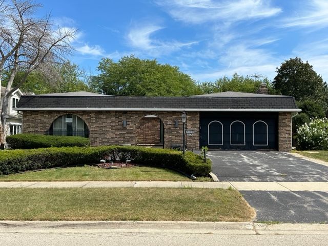 2647 Salceda Dr, Northbrook, IL 60062