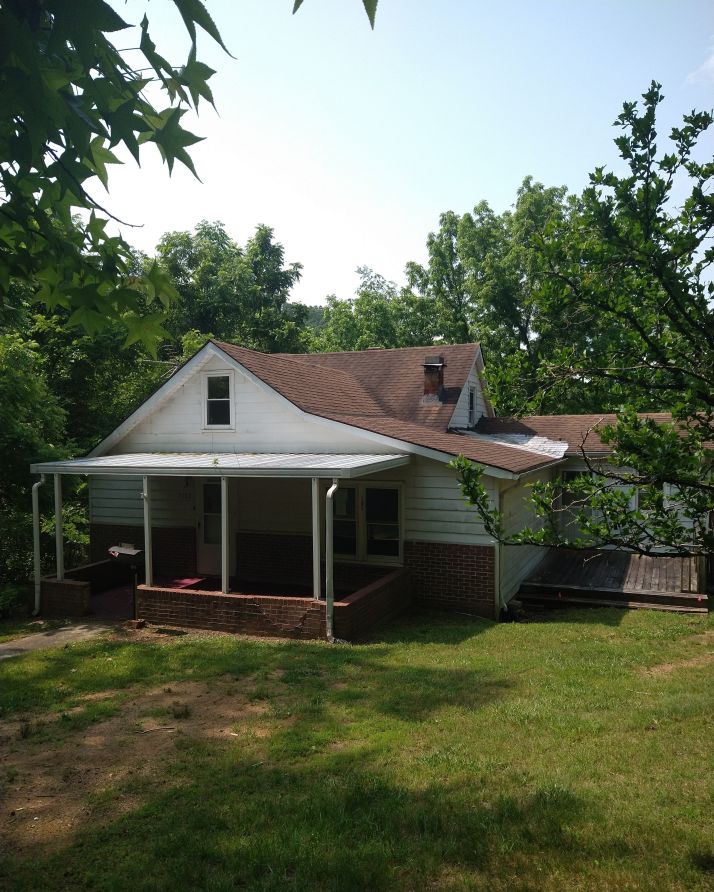 2757 Old Hurst Rd, Hiwassee, VA 24347