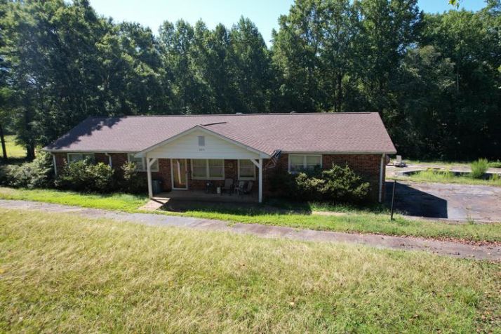 205 MARGATE CIR, Chesnee, SC 29323