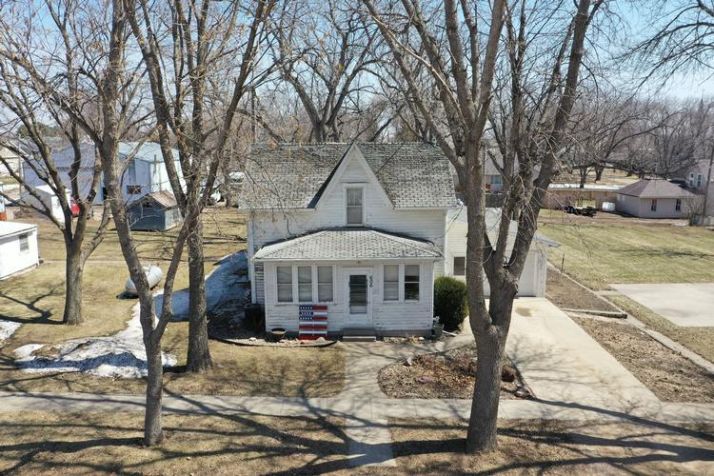 606 THOMAS ST, Lester, IA 51242