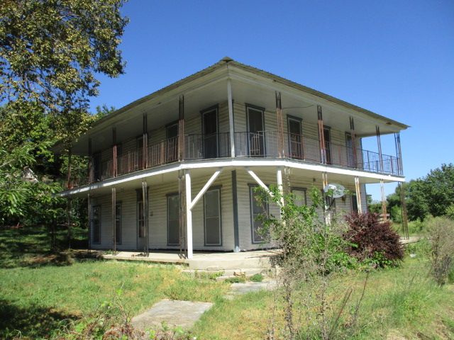 300 W 3rd St, Yellville, AR 72687