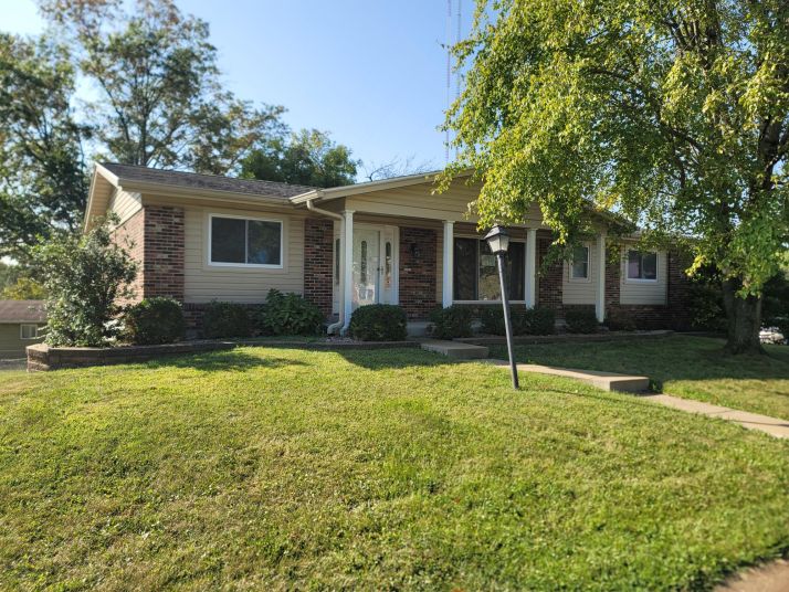 11272 Gravois Rd, Saint Louis, MO 63126