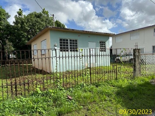 196 Charbotiar St, Toa Baja, PR 00949