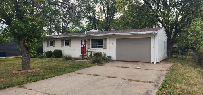 5 S Perry Cir, O Fallon, MO 63366