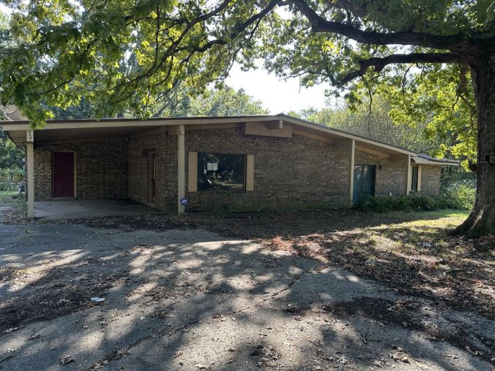 457 W 2nd St, Newark, AR 72562