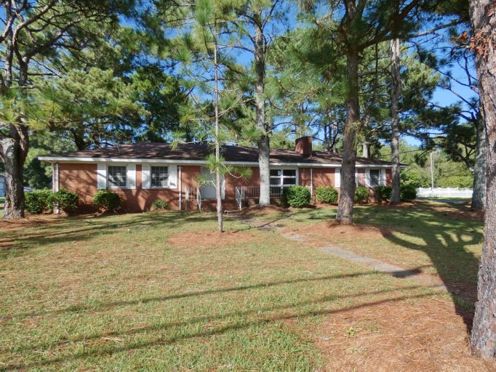 2006 Tower Hill Rd, Kinston, NC 28501