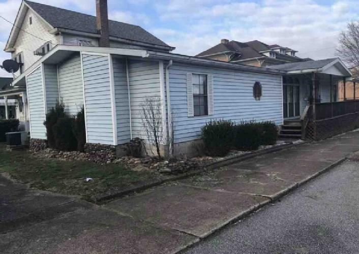 200 S WELLS ST, Sistersville, WV 26175