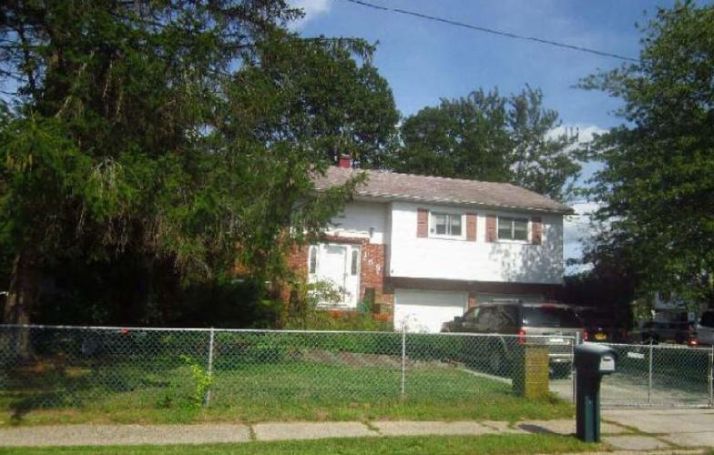 159 E FARMINGDALE ST, Islip Terrace, NY 11752