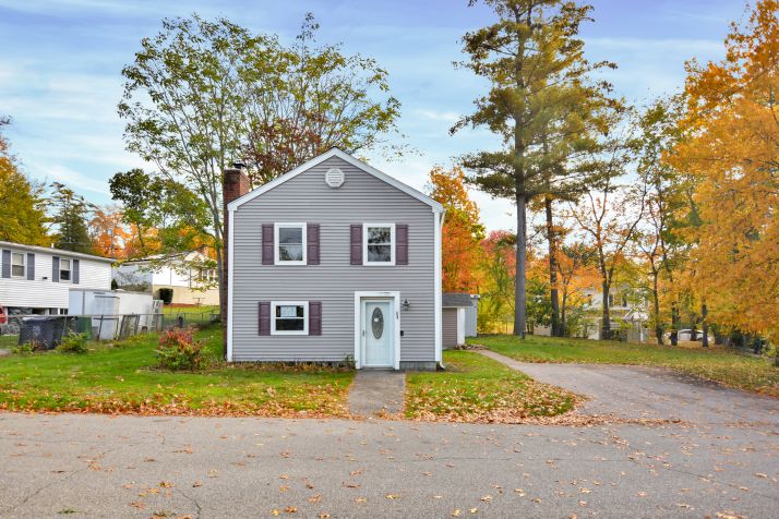 51 Peters Pond Dr, Dracut, MA 01826