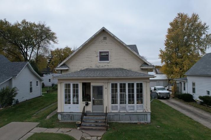 1560 WASHINGTON ST, Muscatine, IA 52761