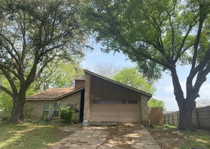 16615 OXNARD LN, Friendswood, TX 77546